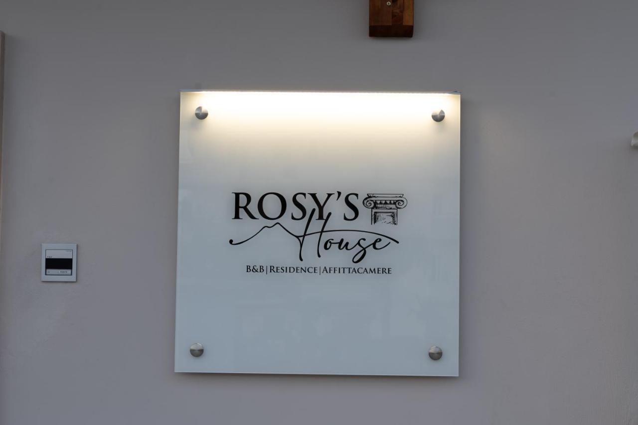 مبيت وإفطار سكافاتي Rosy'S House المظهر الخارجي الصورة